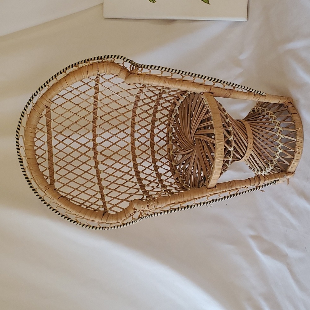 Vintage Wicker Doll Peacock Chair 💕